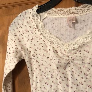 Floral print thermal with lace neck